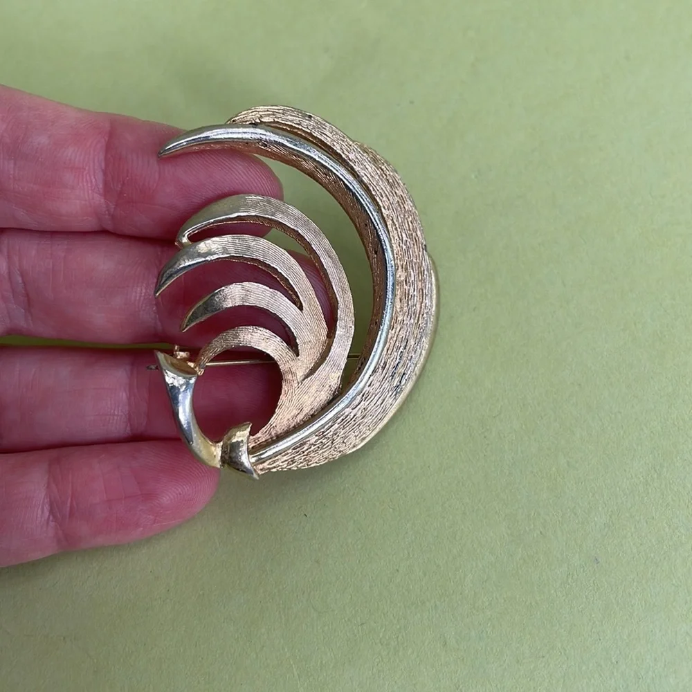 Vintage gold metal large brooch